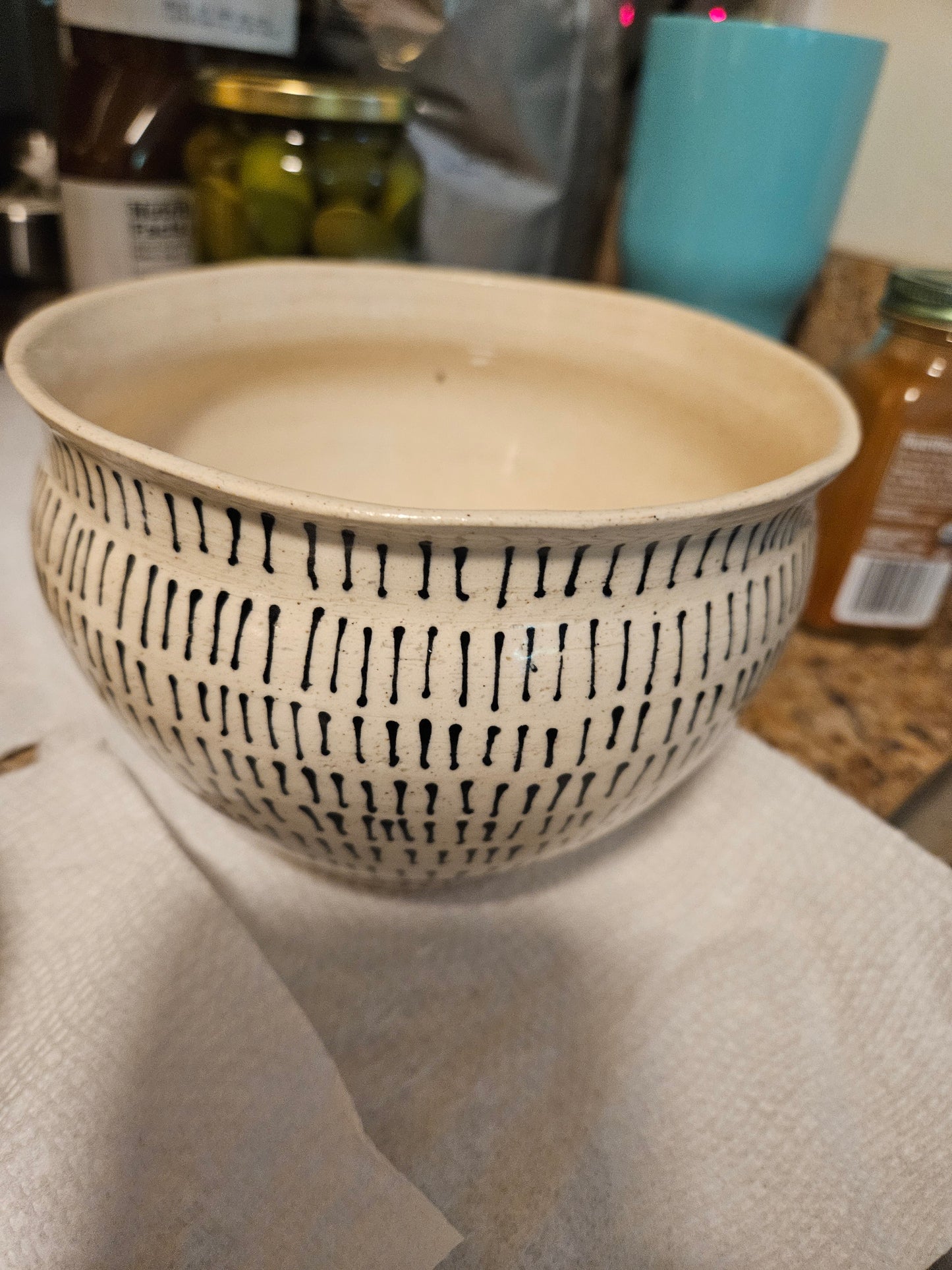 White Pot - Black Lines