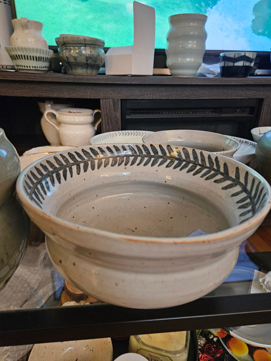 White Pot Blue Interior Ring